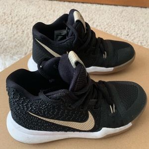 Nike Kyrie 3 Sneaker ( Youth)